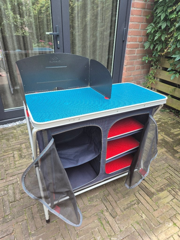 Campingkast quechua. Dubbel model 94 x 46 x 80 cm, Ophalen, Zo goed als nieuw, Campingkast