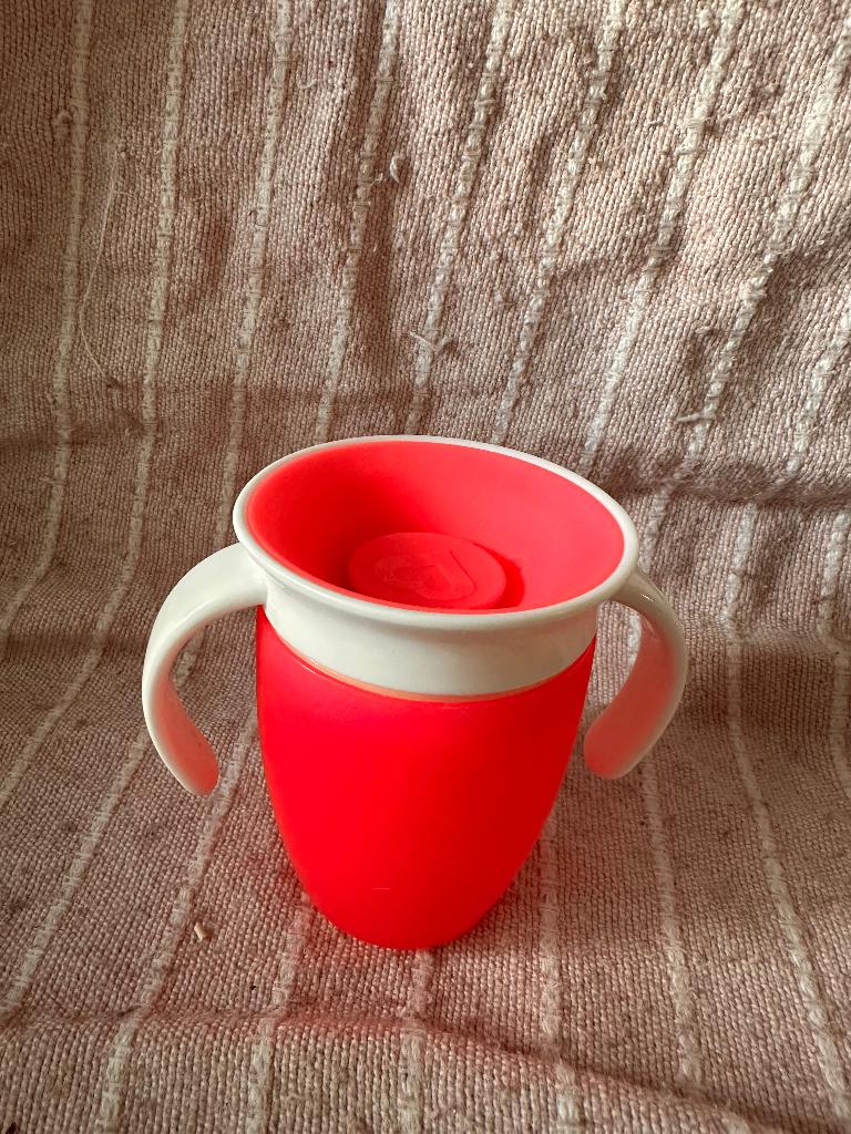 Munchkin Miracle 360 Sippy Cup, Kinderen en Baby's, Babyvoeding en Toebehoren, Ophalen, Zo goed als nieuw, Overige typen
