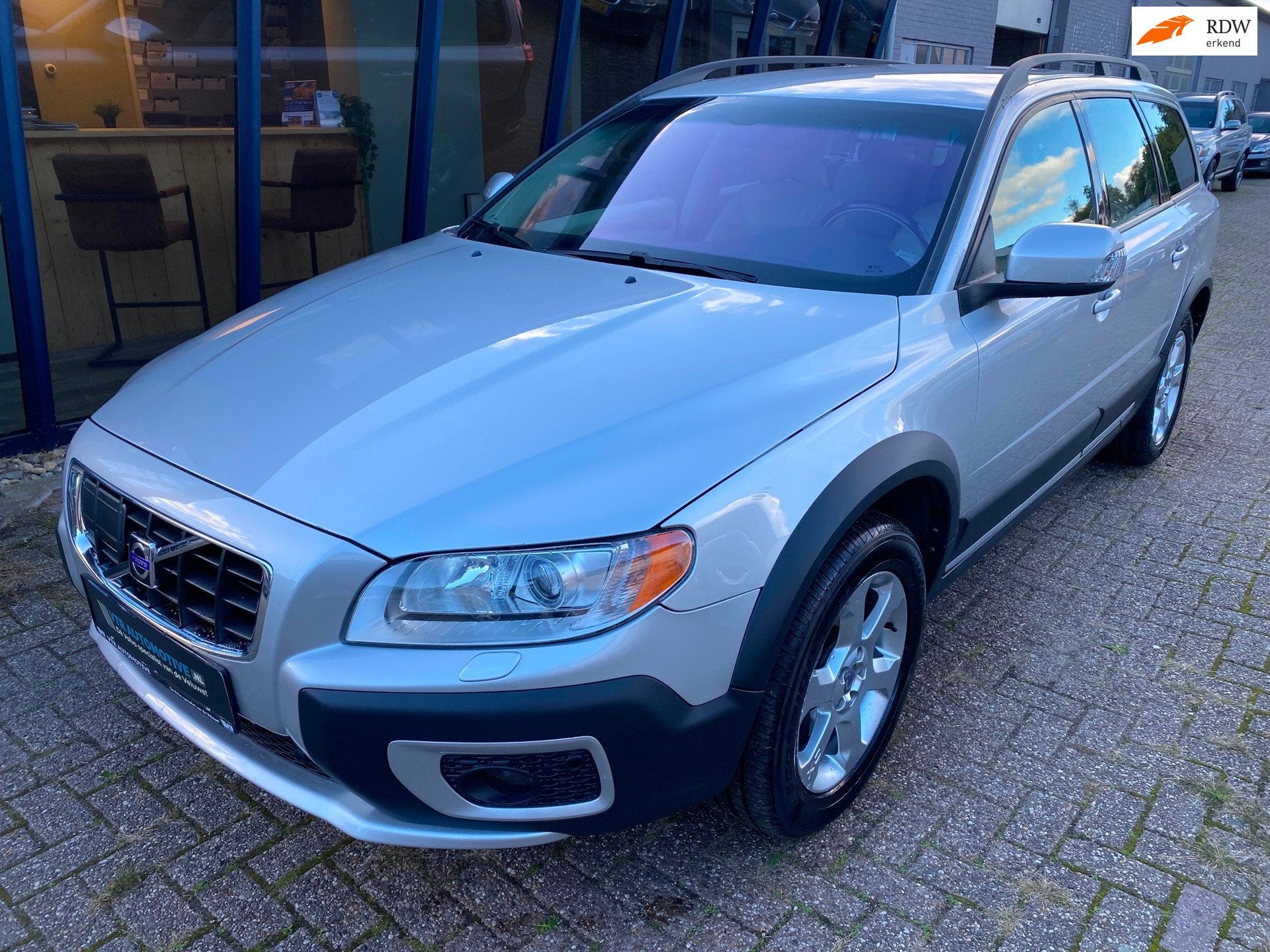 Volvo XC70 3.2 Summum Automaat 4WD Youngtimer, Auto's, Automaat, Gebruikt, Beige, XC70