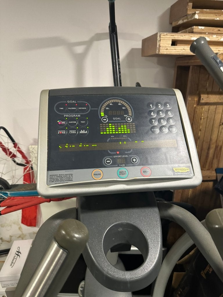 Technogym Excite Synchro 700 Crosstrainer – Professioneel, Ophalen, Gebruikt, Benen, Stepbank