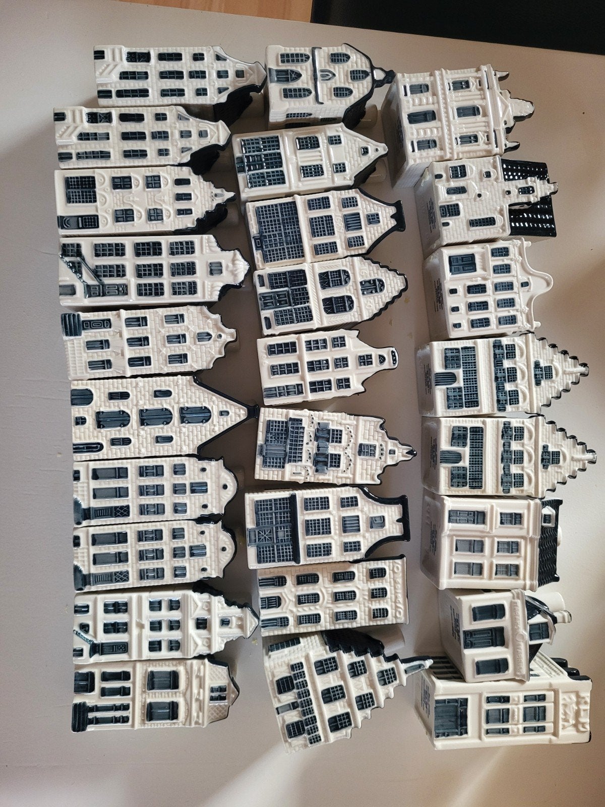 KLM huisjes collectie (27stuks), Ophalen of Verzenden, Zo goed als nieuw, 21 t/m 40, Gevuld