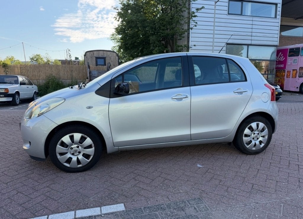 Toyota Yaris 1.3 16V (2006), Auto's, Voorwielaandrijving, 40 €/maand, 4 cilinders, 995 kg