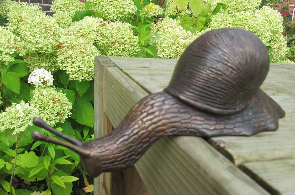 SLAK / bronzen beeld / RANDHANGER / €45,00, Tuin en Terras, Tuinbeelden, Dierenbeeld, Nieuw, Info@huisentuindecoratiemarie.nl