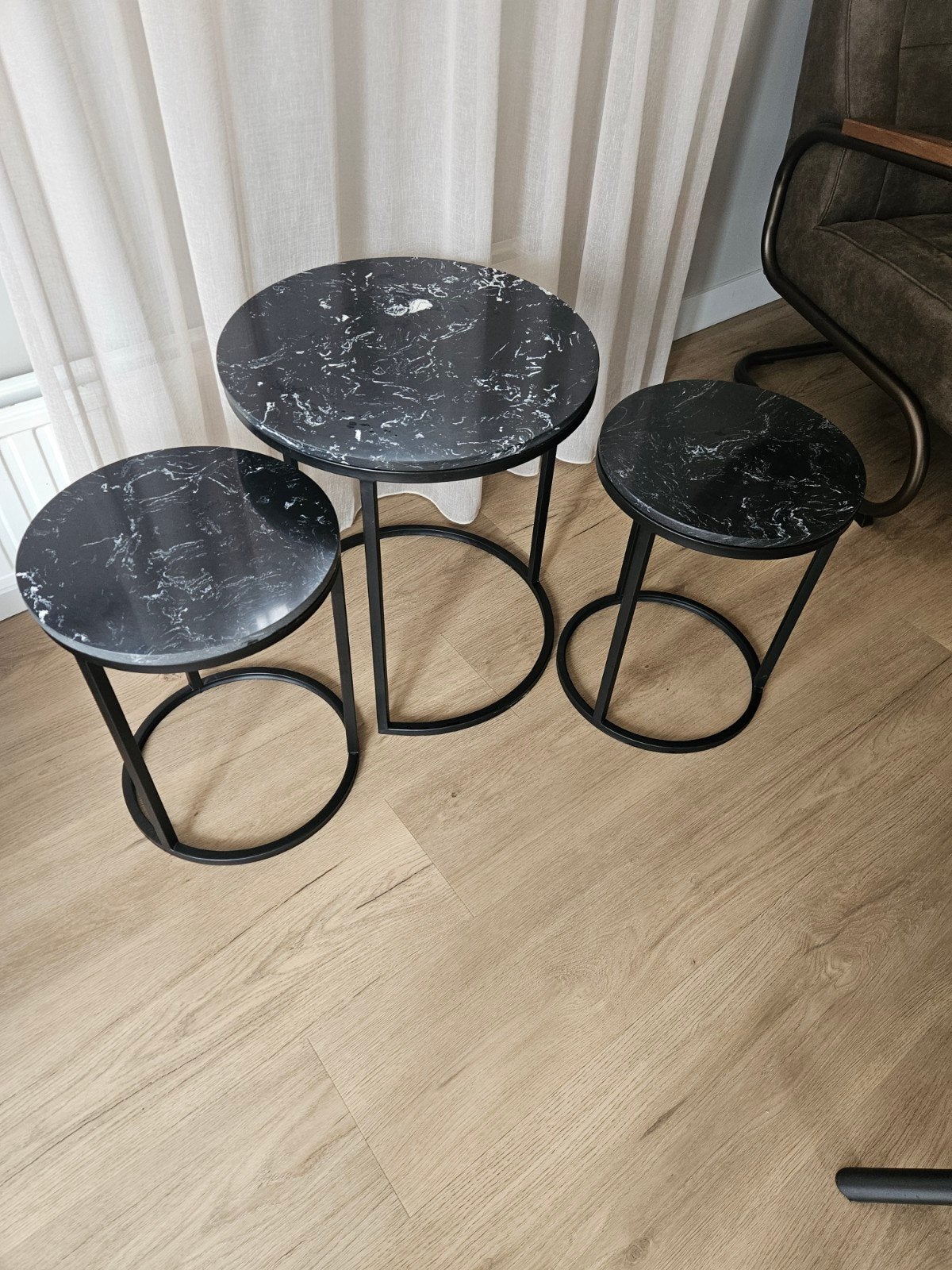 Set van 3 bijzettafels met marmerlook blad, Minder dan 55 cm, Modern, Industrieel, Metaal of Aluminium, Rond