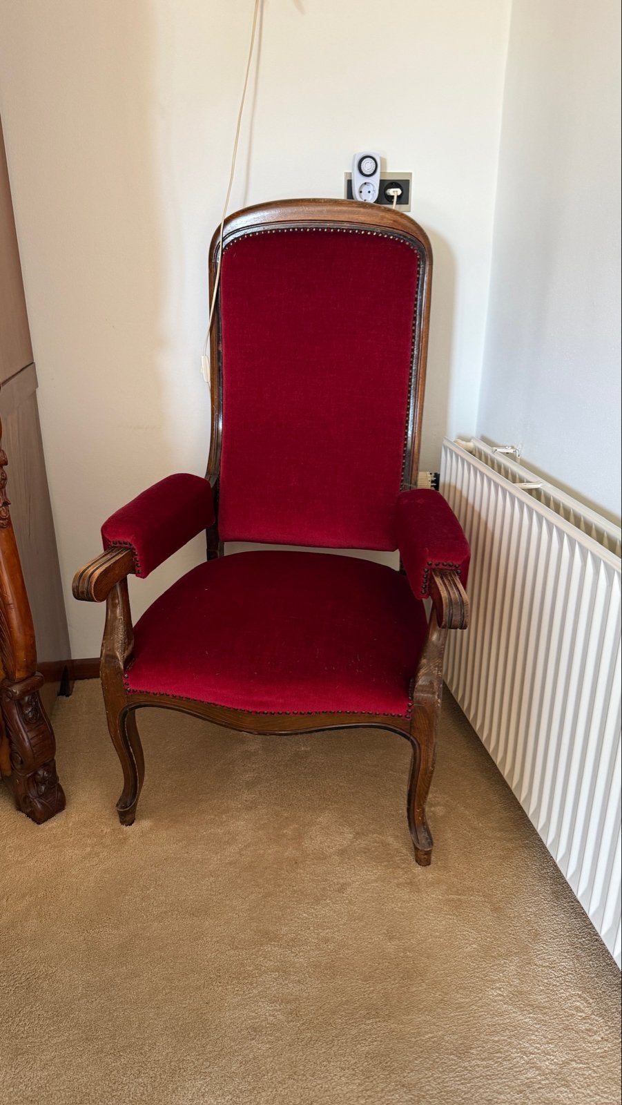 Franse fauteuil in klassieke/Louis XV-stijl – rood fluweel, Ophalen