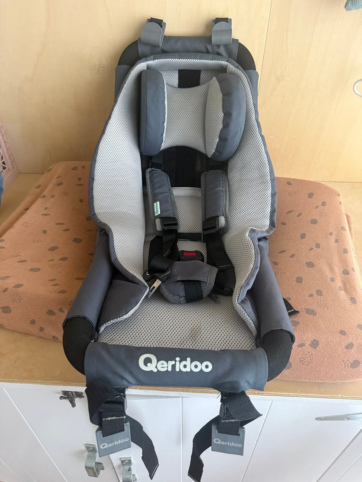 Qeridoo babyzitje voor kinderaanhanger, Ophalen, Zo goed als nieuw