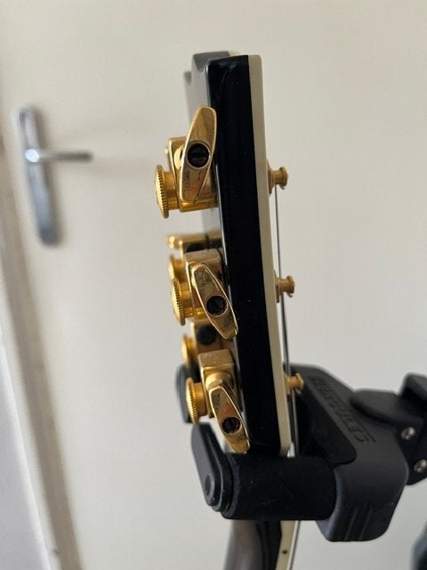 Foto 5 van ESP LTD EC-256 Black  EMG James Hetfield pickups +,koffer