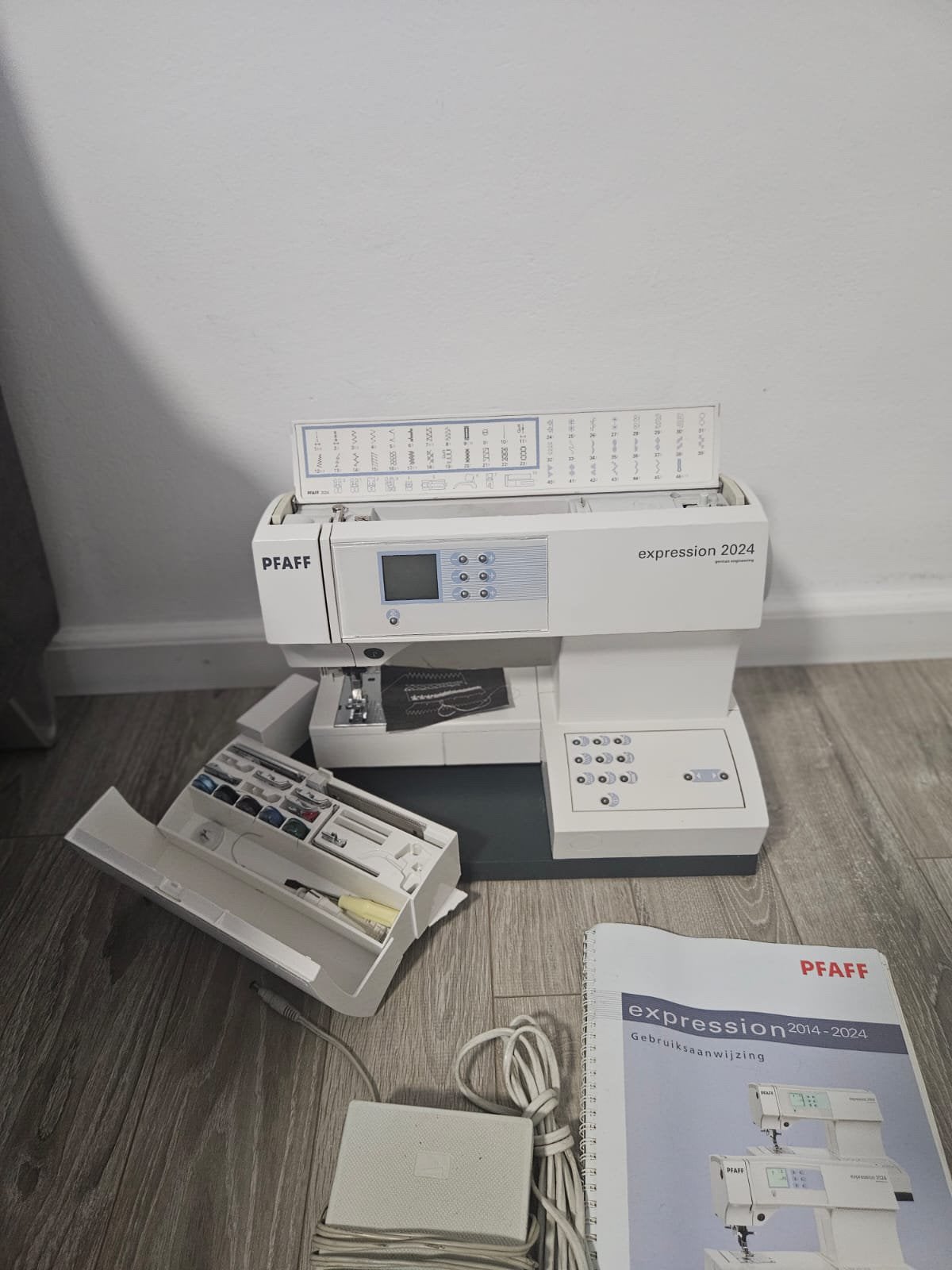 Pfaff 2024 Naaimachine Met IDT, Hobby en Vrije tijd, Naaimachines en Toebehoren, Ophalen, Zo goed als nieuw, Naaimachine, Pfaff