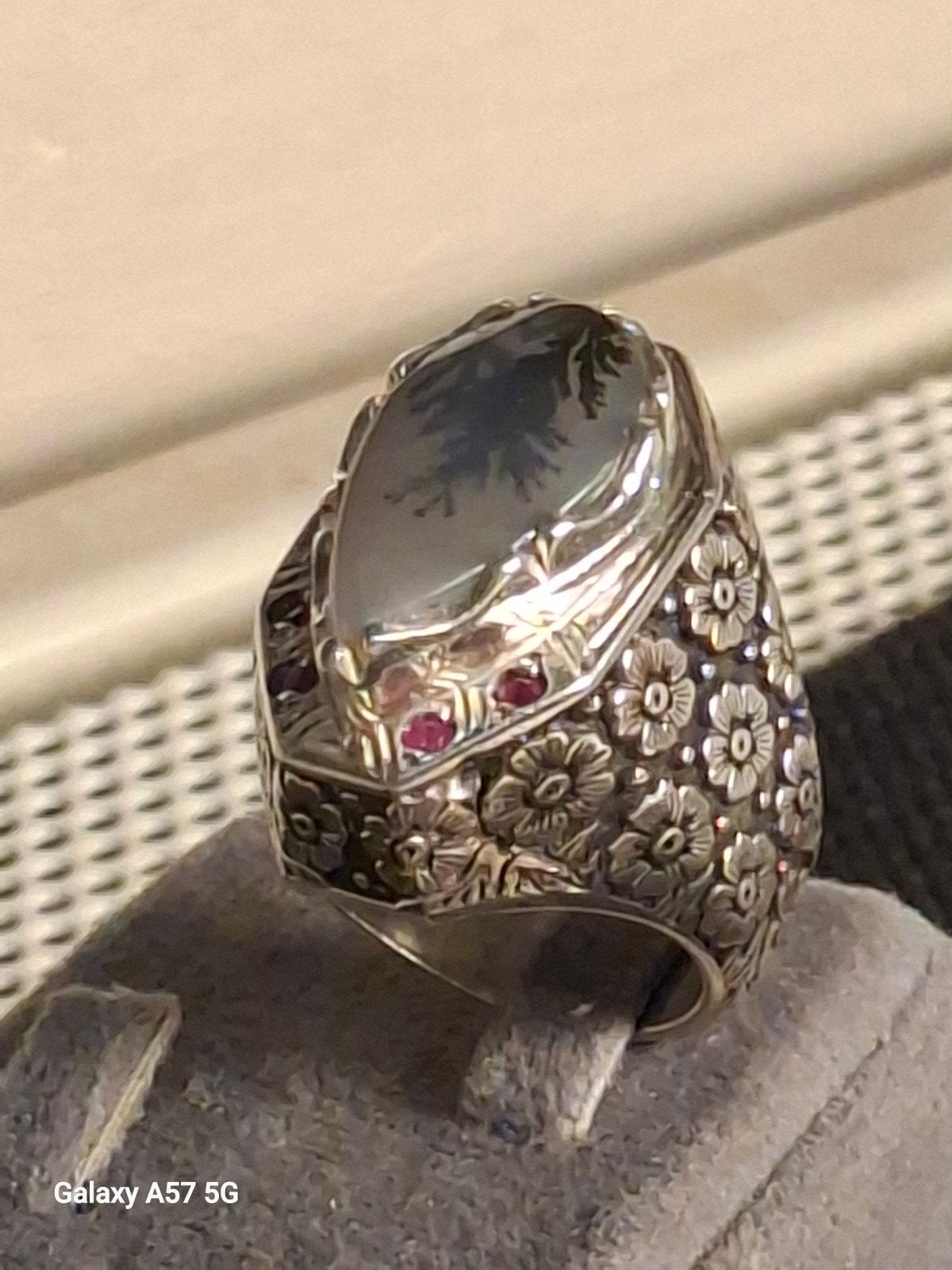 Unieke Zilveren Ring met Dendritische Agaat en Robijnen, 18 tot 19, Ophalen of Verzenden, Zo goed als nieuw, Dame of Heer