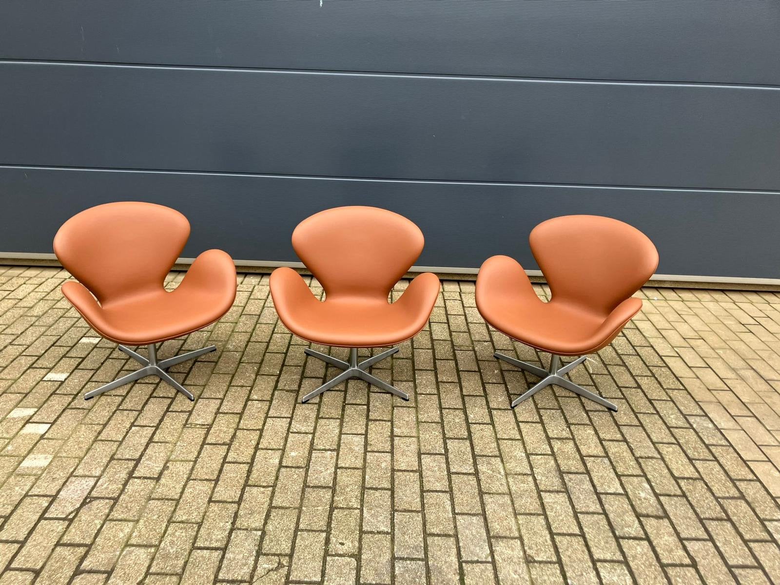 3x Fritz Hansen Swan chair Cognac leder, NIEUWstaat!!, Ophalen of Verzenden, Knoll vitra elda b&b italia sede cassina artifort togo leolux