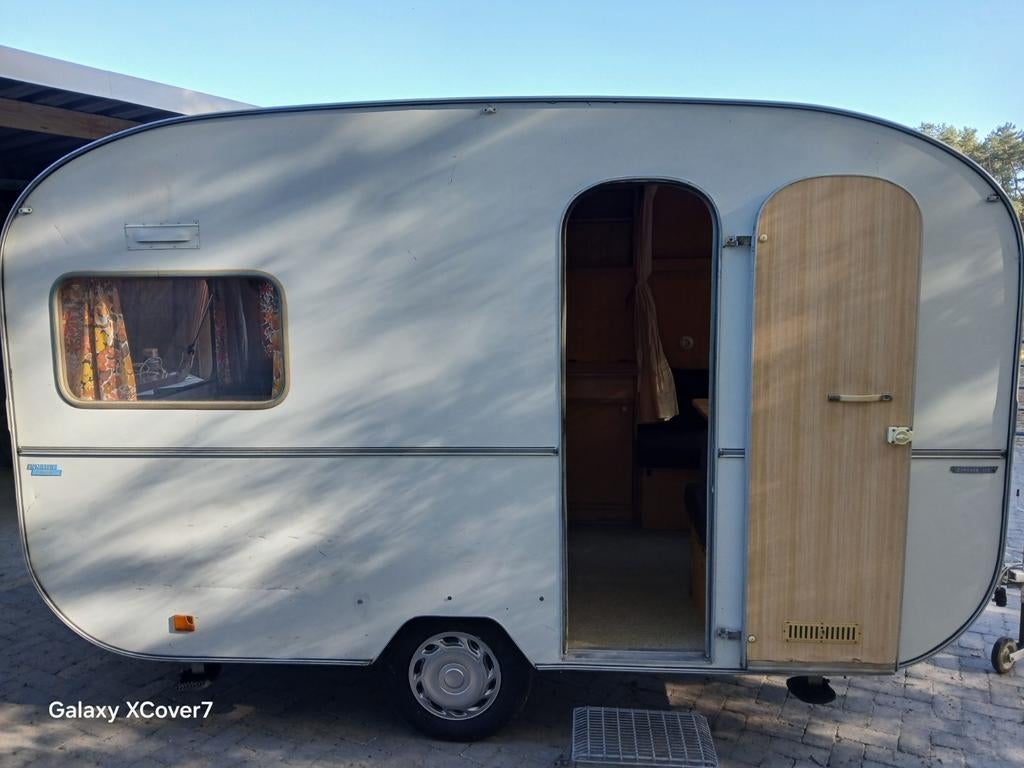 Te koop klassieke caravan  (zwarte cross carvan), Caravans en Kamperen, Particulier, Rondzit