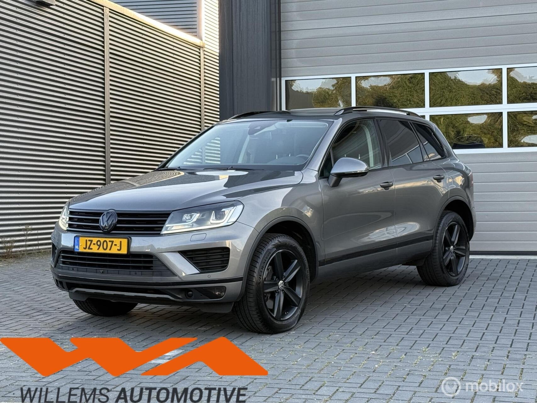 Volkswagen Touareg 3.0 TSI Hybrid Highline DSG|Pano|ACC|Trhk, Automaat, Euro 5, Zwart, 2995 cc