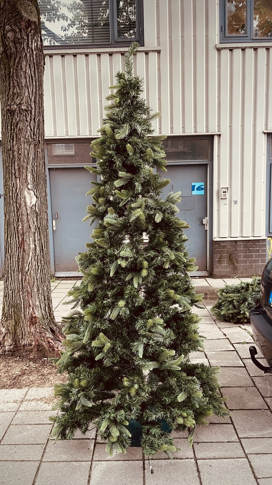 Twee identieke kunstkerstbomen van 210 cm met verlichting, Diversen, Kerst, Ophalen, Gebruikt
