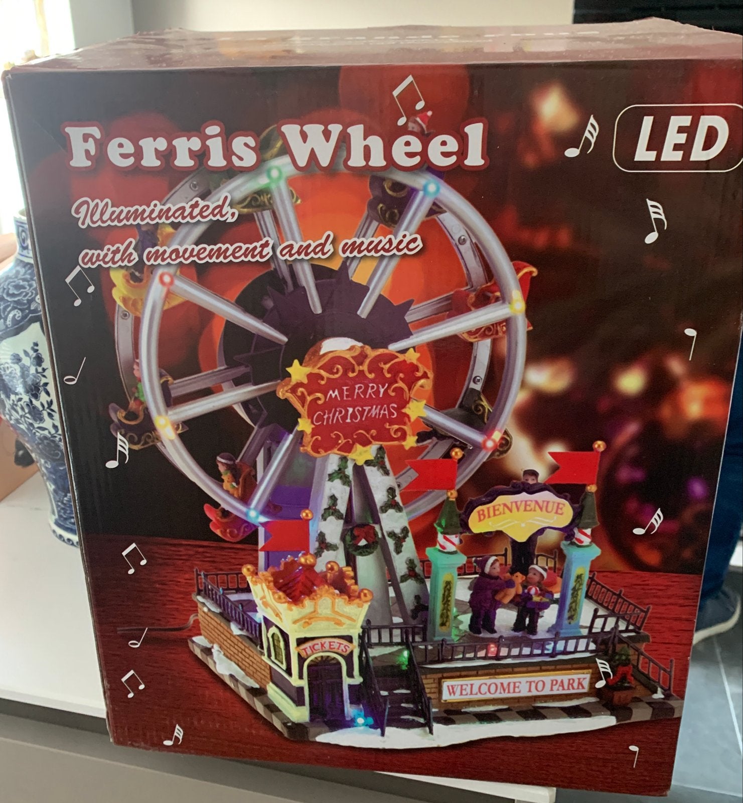 Reuzerad kersthuisje met led en geluid, Ophalen, Zo goed als nieuw