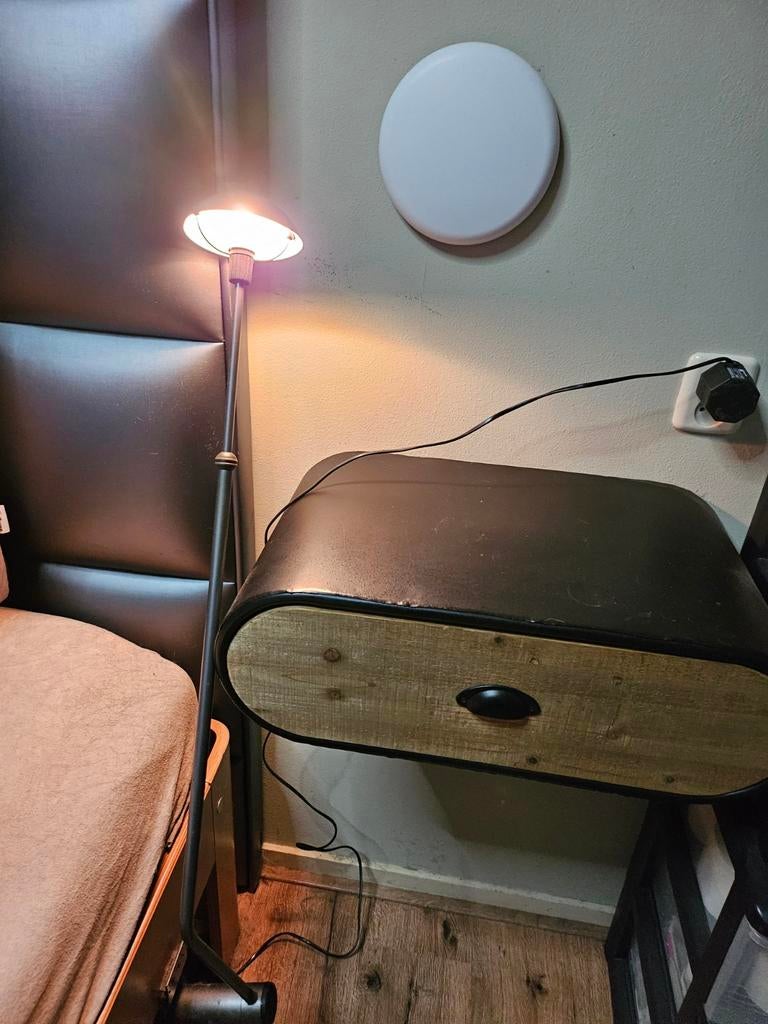 bedlamp met metalen voet auping auronde, Huis en Inrichting, Ophalen of Verzenden, Minder dan 50 cm