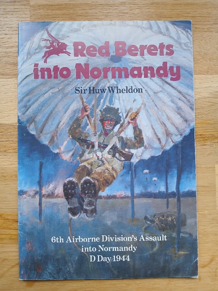 RED BERETS INTO NORMANDY, Ophalen of Verzenden, Zo goed als nieuw, Landmacht, 1945 tot heden