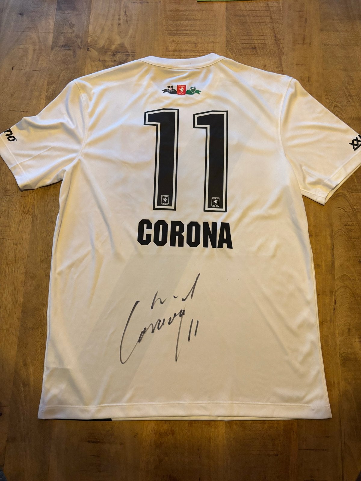 FC Twente Jubileumshirt 50 jaar - Gesigneerd door Corona, Ophalen of Verzenden, Nieuw, F.C. Twente, Shirt