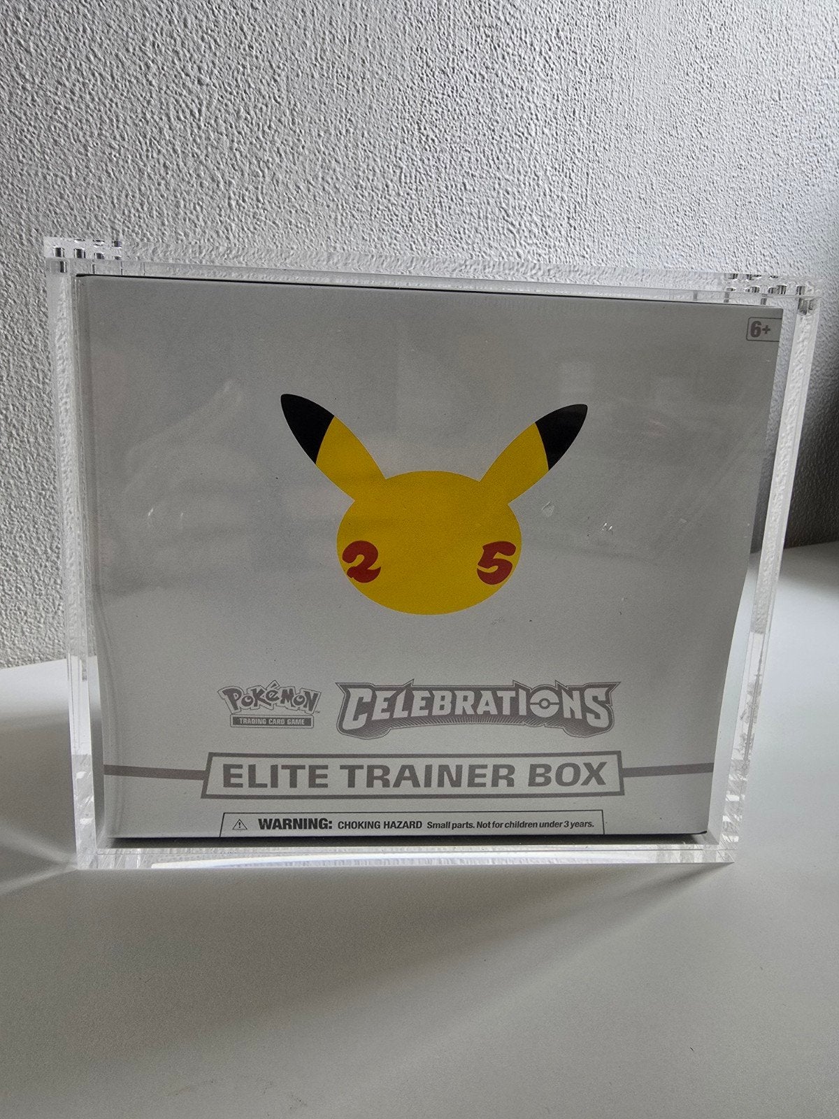 Celebrations ETB + Acryl Case, Ophalen of Verzenden, Nieuw, Boosterbox