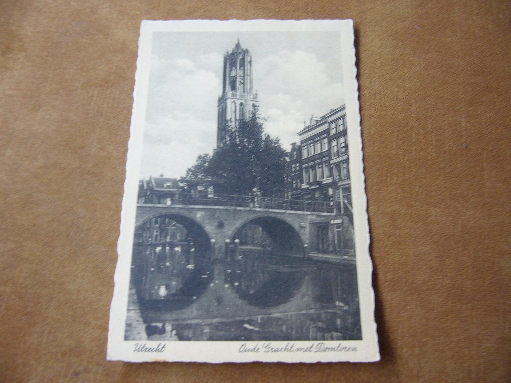 UTRECHT  =  OUDE GRACHT MET DOMTOREN  1935, Ophalen of Verzenden, 1920 tot 1940, Gelopen, Utrecht