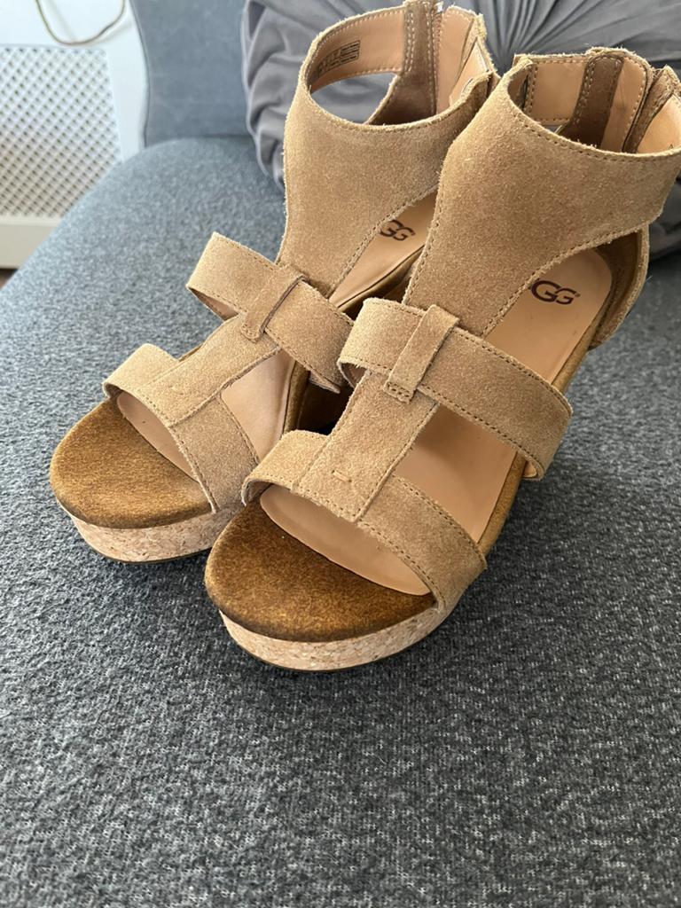 Ugg sleehakken maat 37, Ophalen of Verzenden, Zo goed als nieuw, Beige