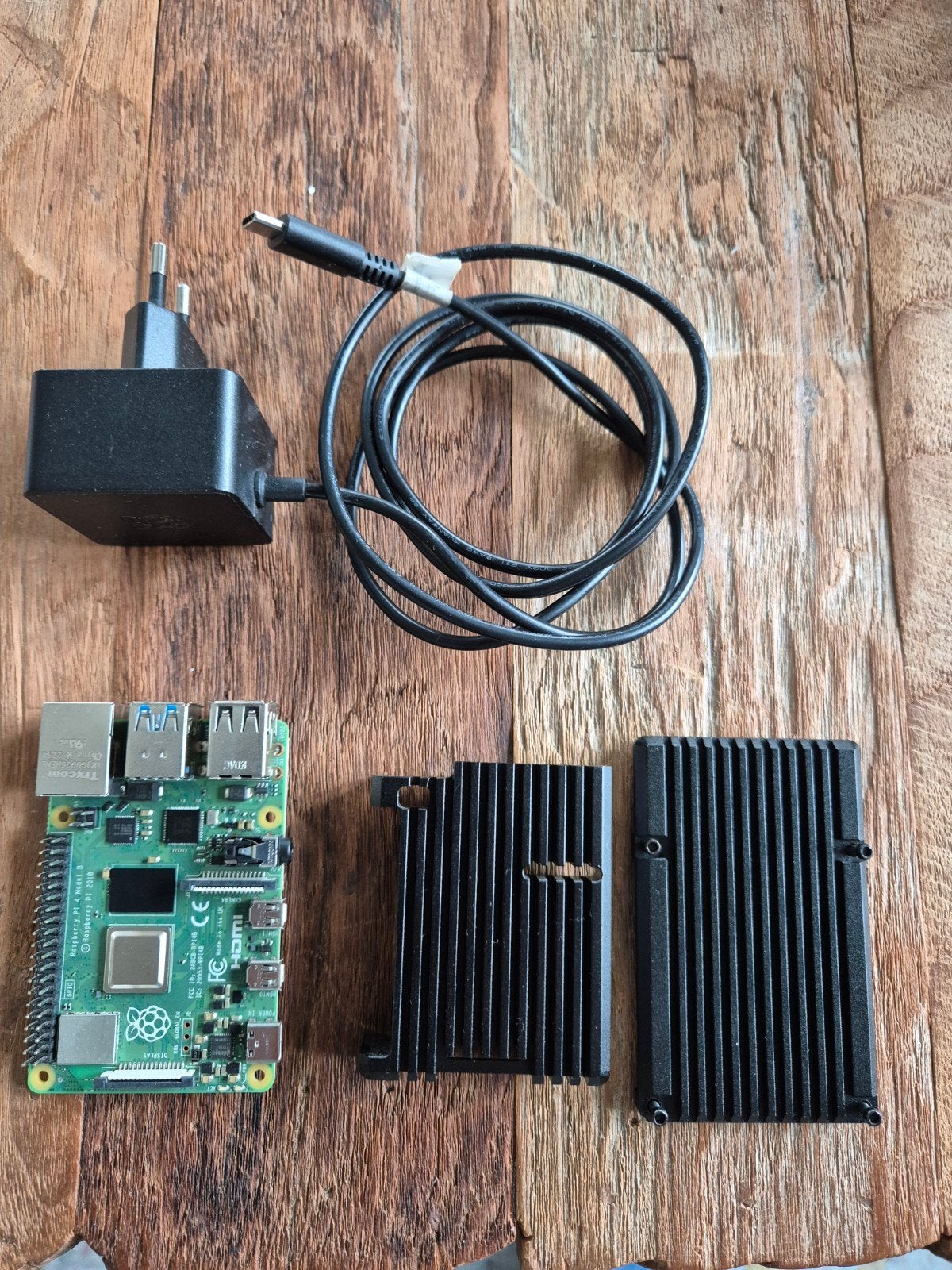 Raspberry Pi 4 Model B 2GB met koeler en adapter, Ophalen, Minder dan 4 GB, Minder dan 2 Ghz, Zo goed als nieuw