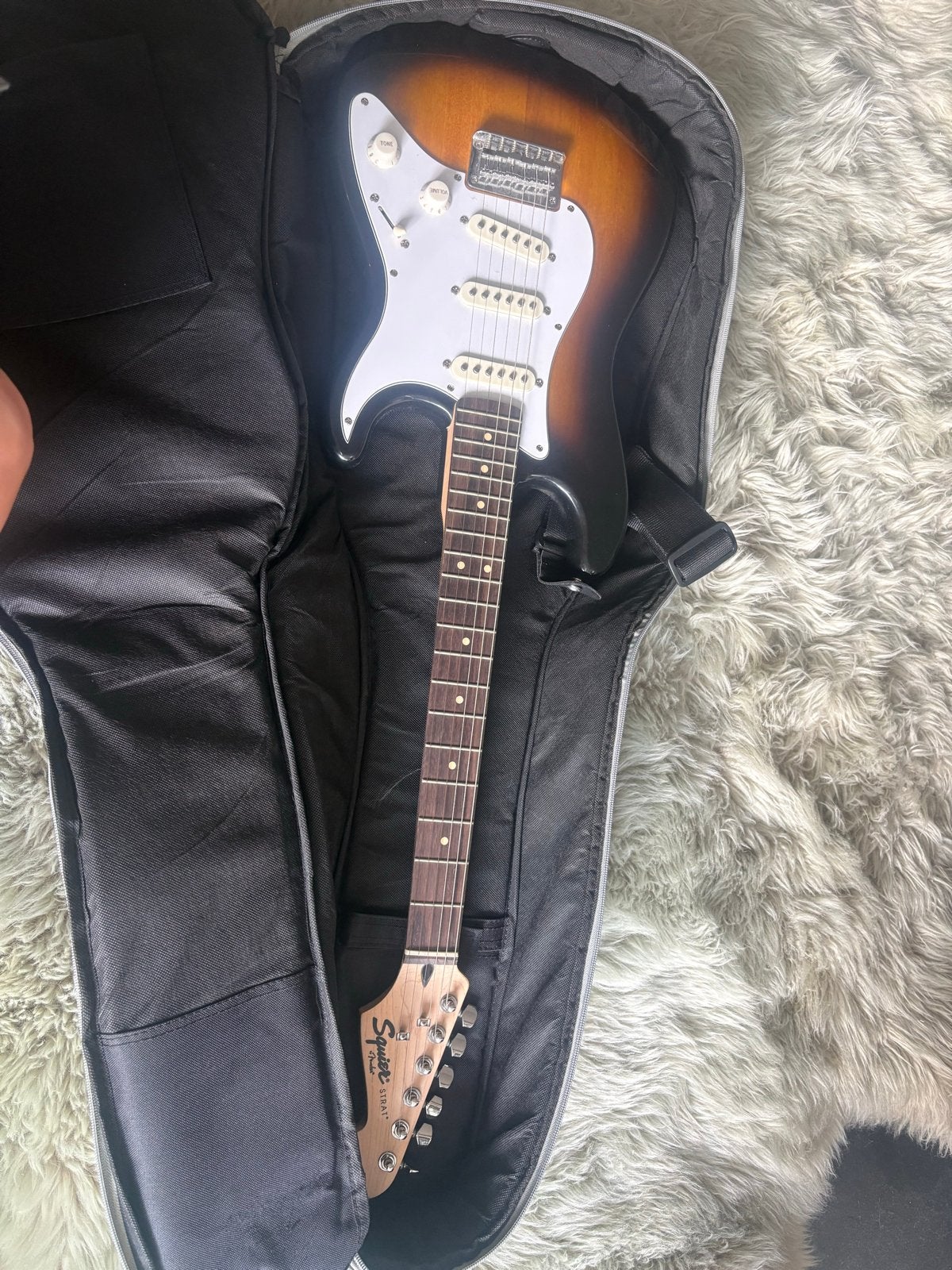 Squier by Fender Affinity Stratocaster, Nieuwstaat, Muziek en Instrumenten, Snaarinstrumenten | Gitaren | Elektrisch, Zo goed als nieuw
