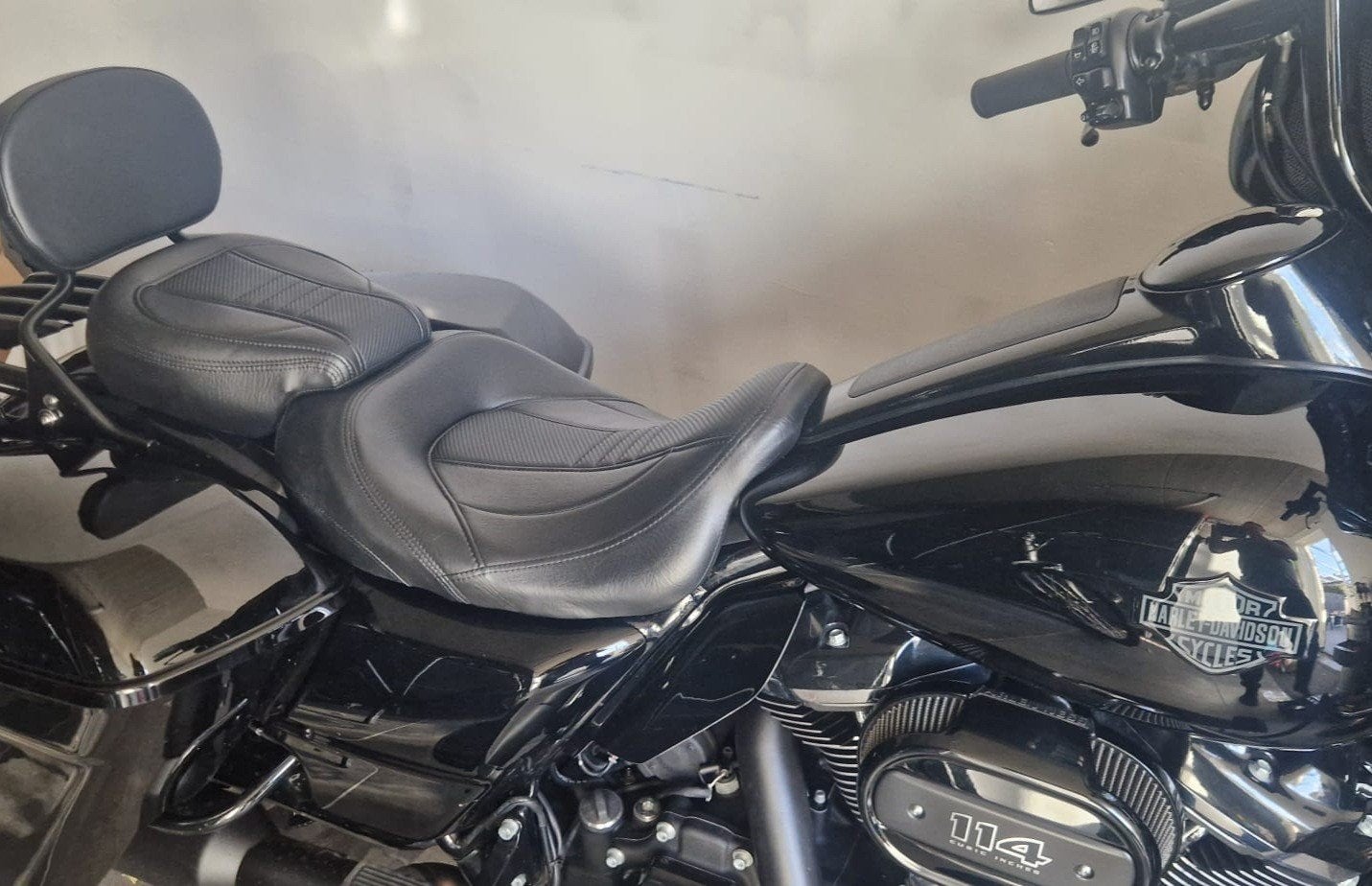 Harley street glide 107 zadel, Motoren, Onderdelen | Harley-Davidson, Ophalen, Gebruikt