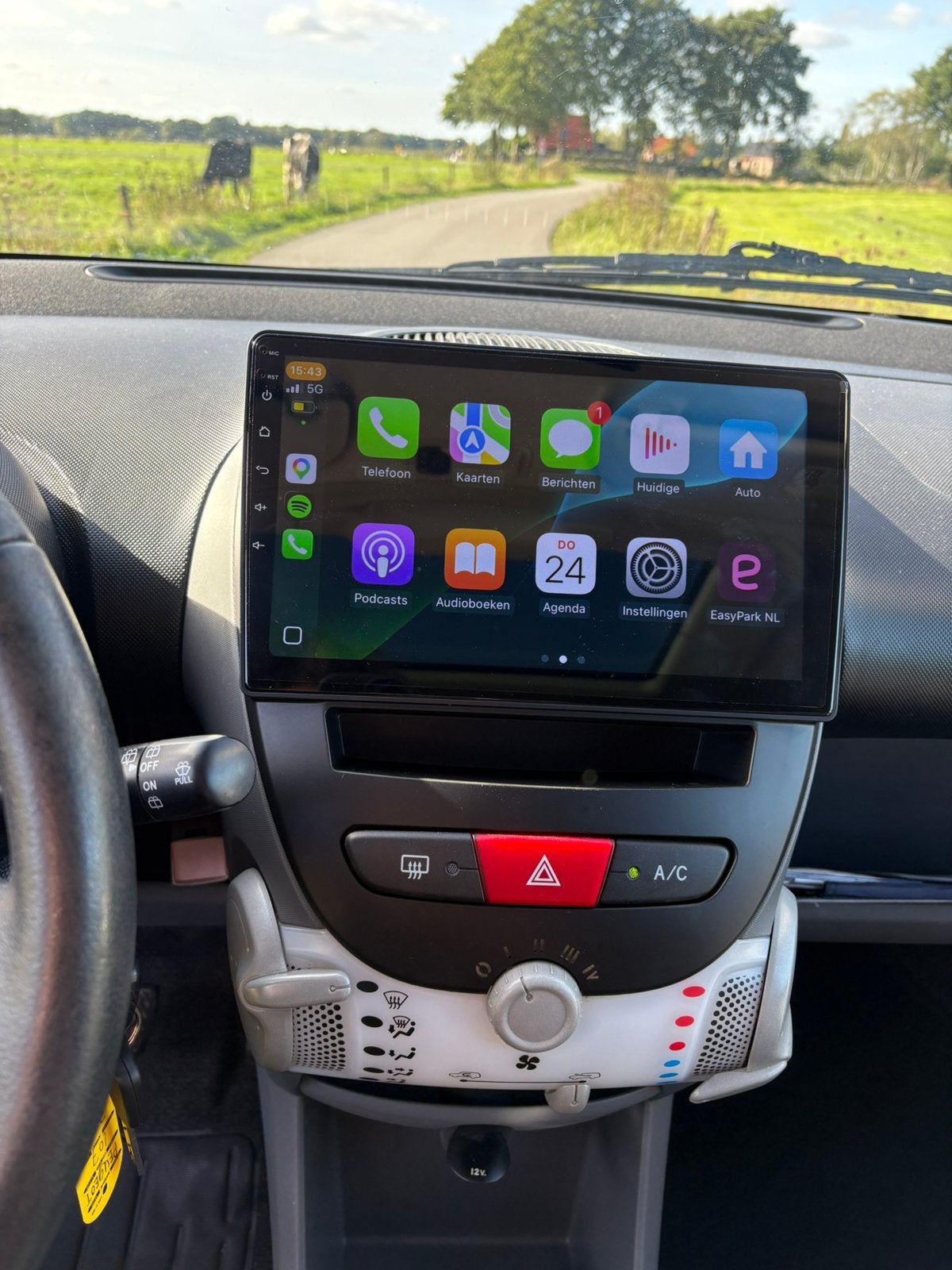Peugeot 107 Panoramadak! Carplay! Airco! Nieuwe APK! Lm Velg, Auto's, Voorwielaandrijving, Euro 5, Zwart, 4 stoelen