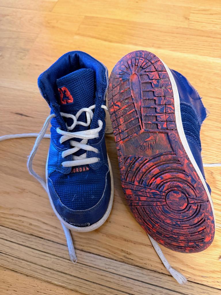 Nike Jordan kinderschoenen - maat 29.5, Kinderen en Baby's, Kinderkleding | Schoenen en Sokken, Ophalen, Gebruikt, Jongen of Meisje