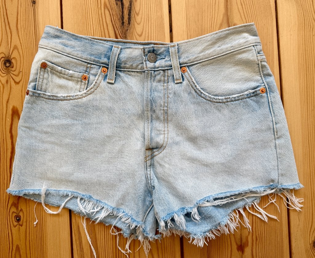 Levi's 501 Jeans Short / Korte Broek - Denim Blauw - W26, Blauw, Ophalen of Verzenden, Zo goed als nieuw, W27 (confectie 34) of kleiner