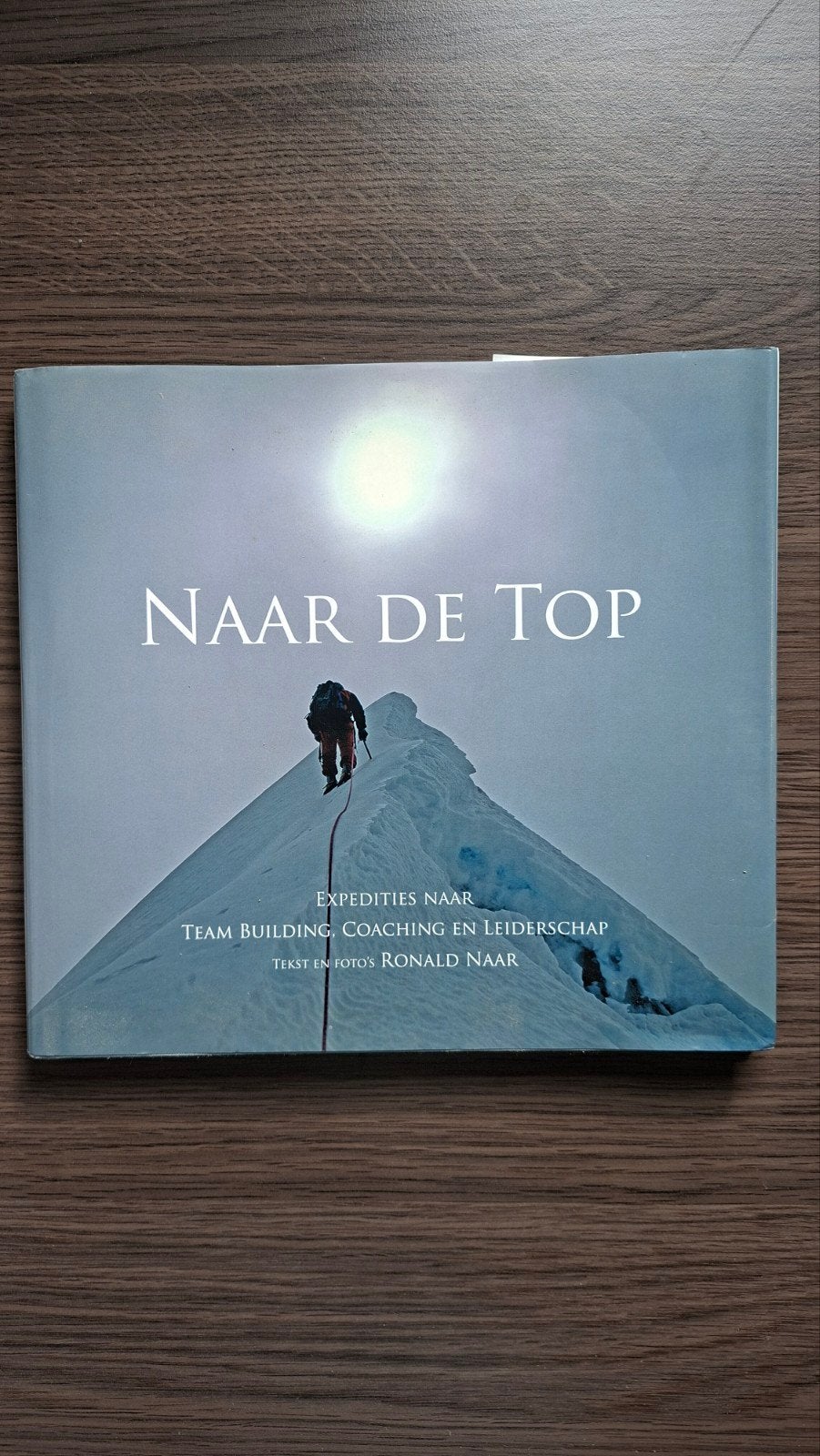 R. Naar - Naar de top, Boeken, Ophalen of Verzenden, Zo goed als nieuw, R. Naar