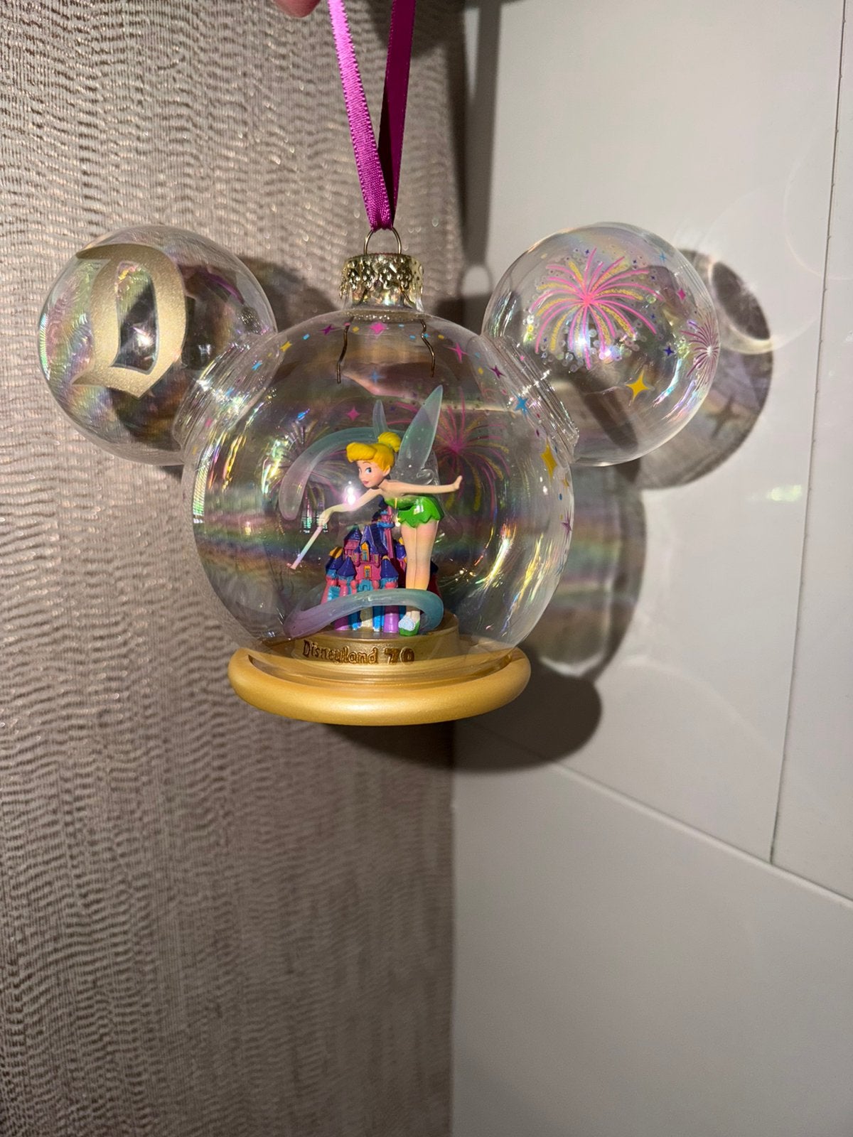 Disney kerst ornament tinkerbell kerstbal mickey disneyland, Ophalen of Verzenden, Peter Pan of Pinokkio, Zo goed als nieuw, Beeldje of Figuurtje