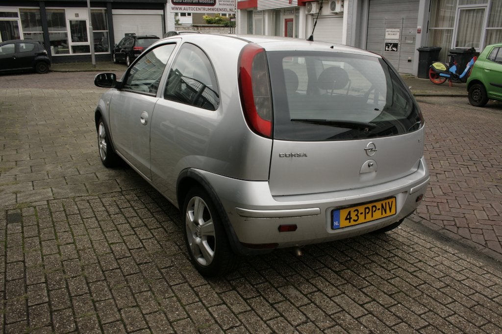 Opel Corsa 1.2 16V 3D 2004 Grijs, Voorwielaandrijving, 74 pk, Origineel Nederlands, Bedrijf
