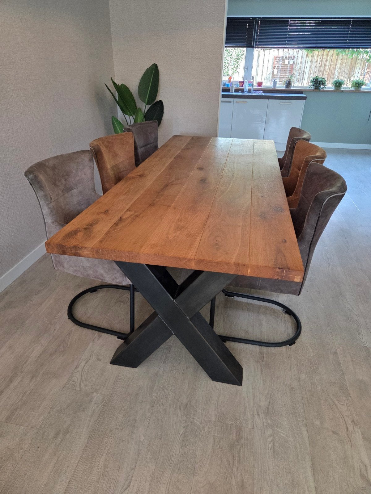 Massief eiken eettafel 240x100 met zwart kruisframe, Ophalen, 100 tot 150 cm, 200 cm of meer, Zo goed als nieuw