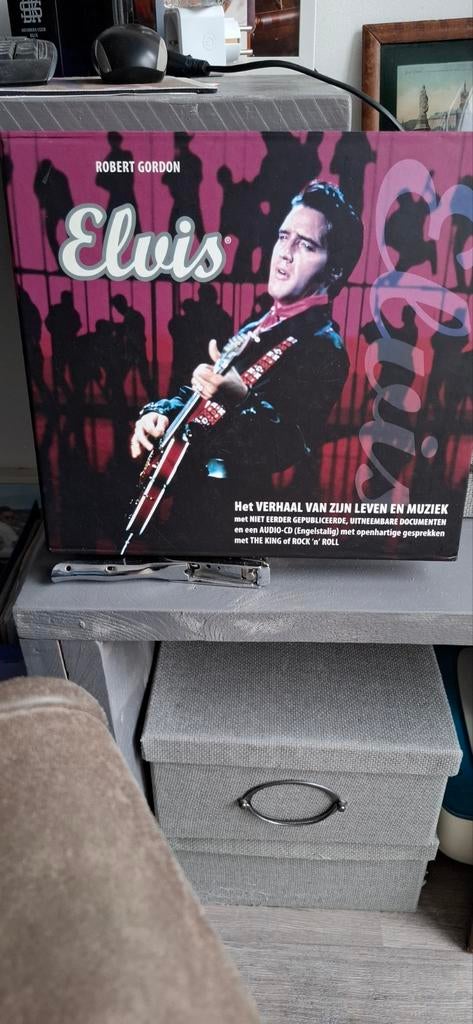 Elvis Presley Boek - Het Verhaal van Zijn Leven en Muziek, Ophalen of Verzenden