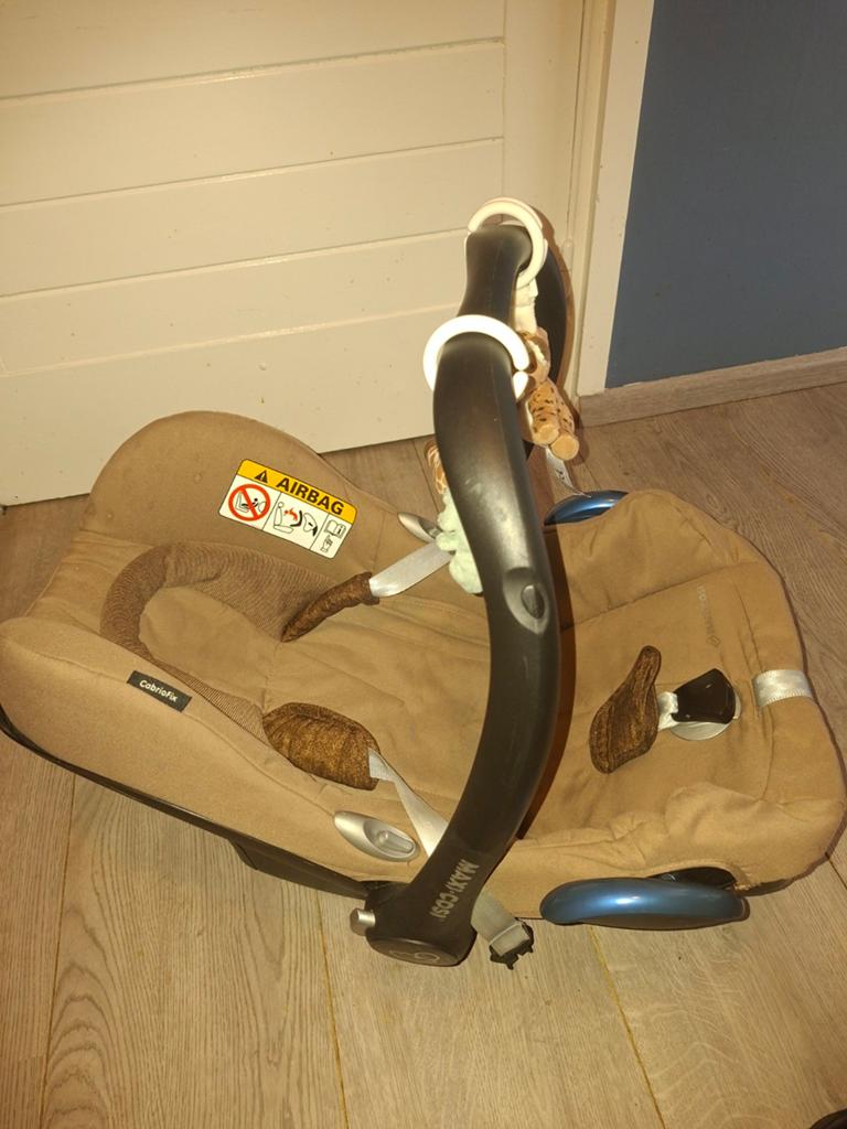 MaxiCosi bruin zwart, Ophalen, Zo goed als nieuw