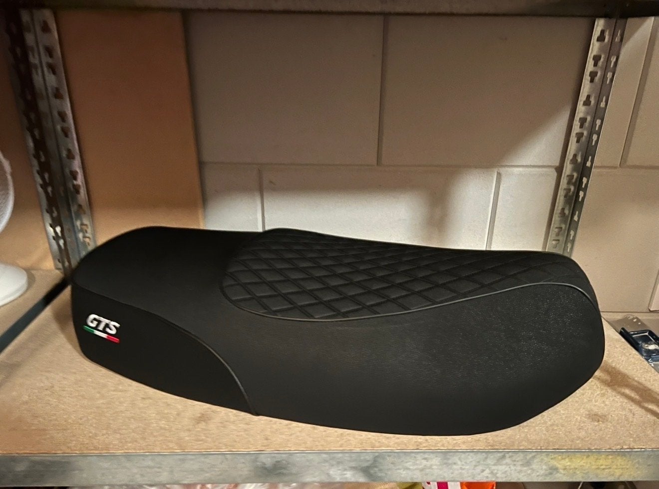 Gloednieuw zadel/buddyseat voor de GTS TOSCANA (Dynamic), Verzenden, Nieuw, Zadel, Overige merken