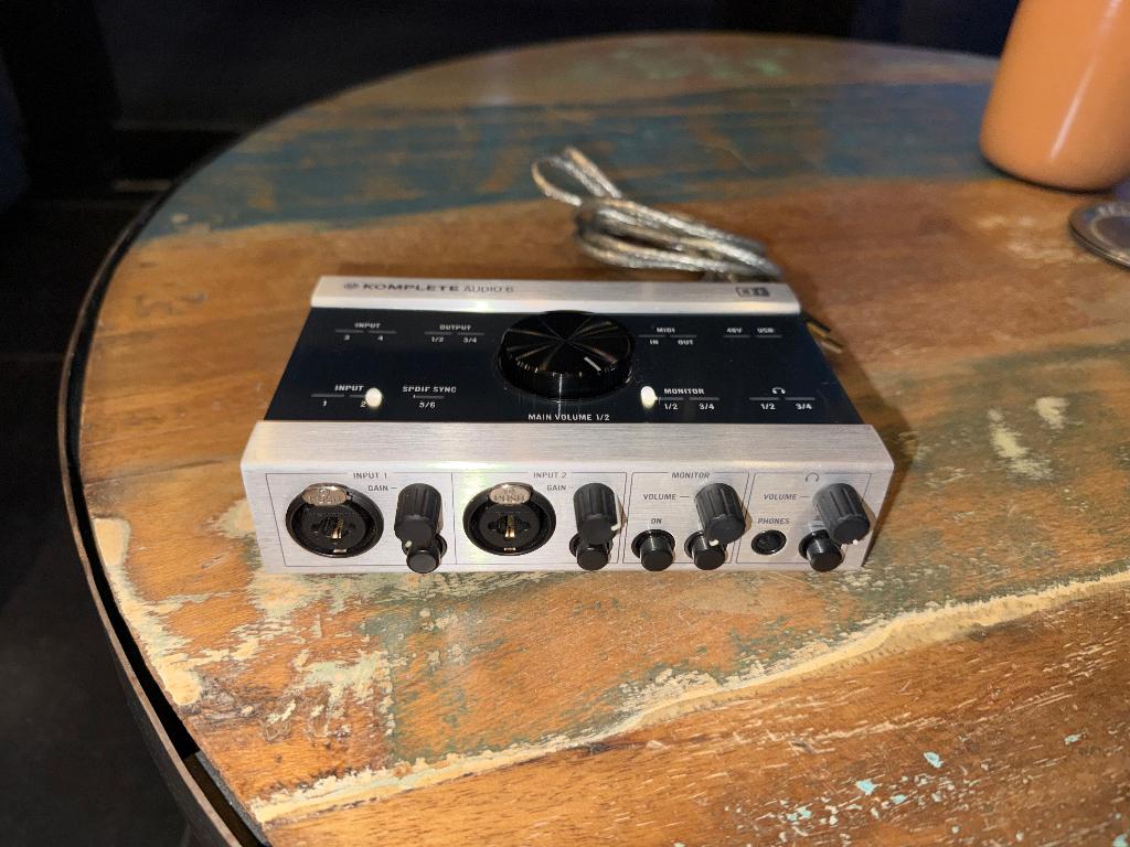 Native Instruments Komplete Audio 6 USB Interface, Ophalen of Verzenden, Gebruikt, 10 tot 20 kanalen, Microfooningang