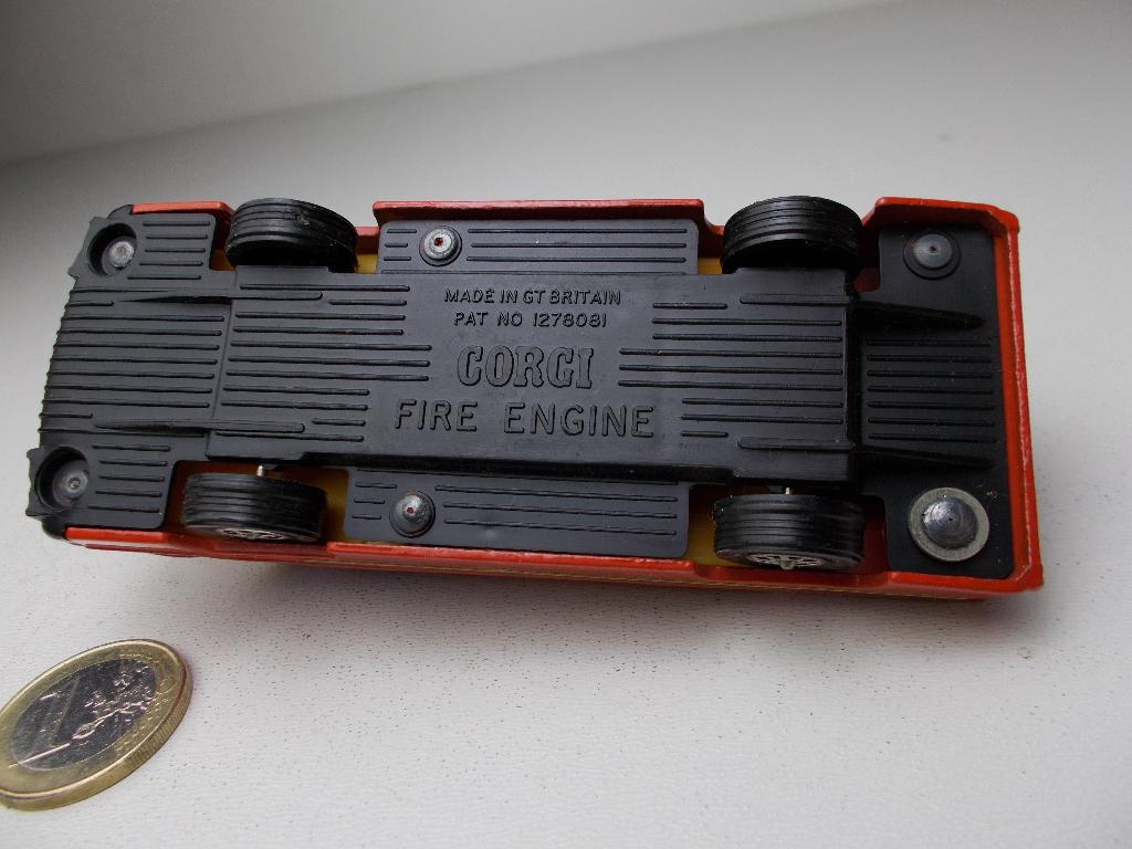 1975 Corgi Toys 703 HI-SPEED FIRE ENGINE I.g.st. (-B-), Ophalen of Verzenden, Zo goed als nieuw, Bus of Vrachtwagen, Corgi