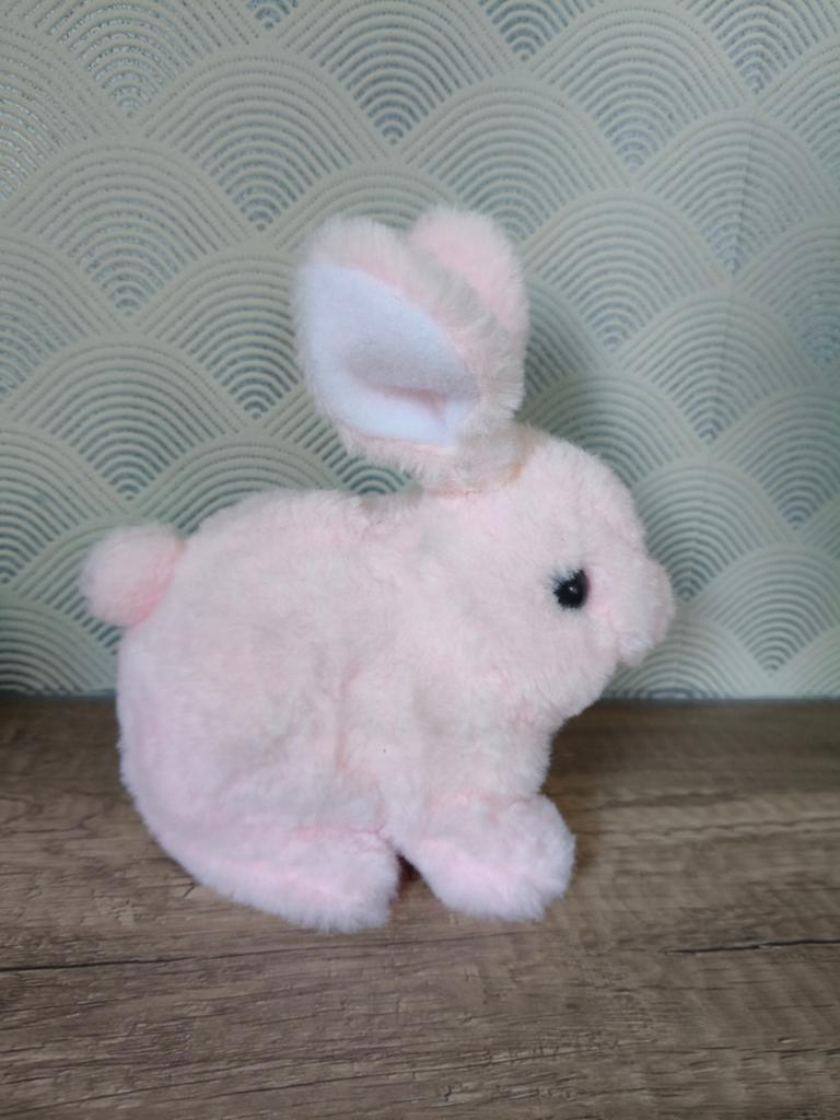 Roze konijn knuffel met paarse riem - Zo goed als nieuw, Konijn, Ophalen of Verzenden, Zo goed als nieuw, Met kleding of accessoire