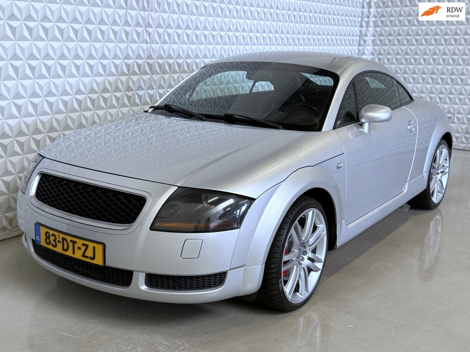 Audi TT 1.8 5V Turbo Airco/Leder/STOER/19"LMV (2000), Auto's, TT, Gebruikt, Zwart, 4 cilinders