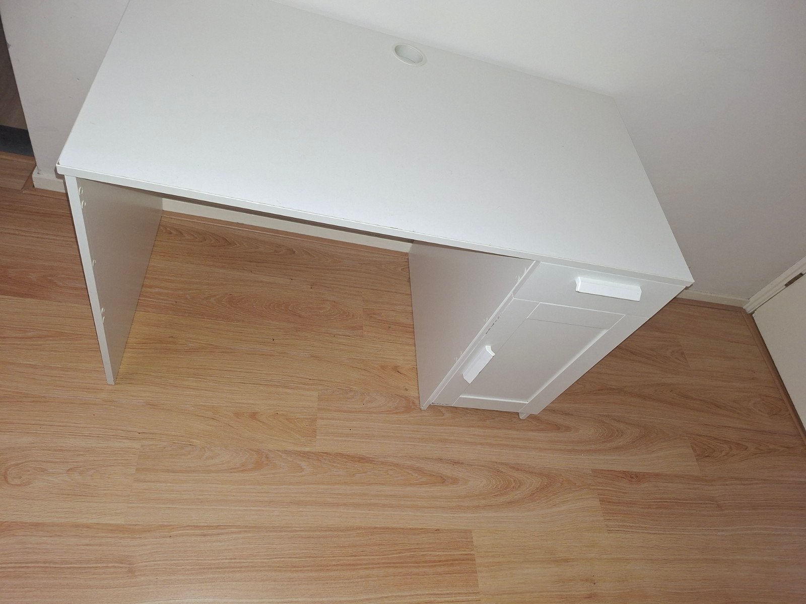 Wit Ikea bureau met lade en opbergruimte, Ophalen, Met lades, Gebruikt, 120 cm