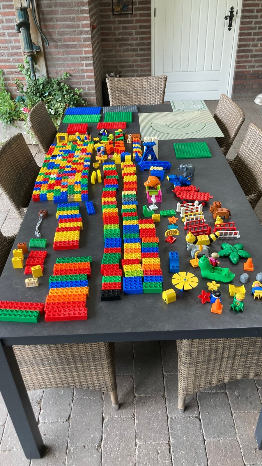 Grote partij LEGO Duplo met grondplaten en figuren, Ophalen of Verzenden, Gebruikt, Overige merken