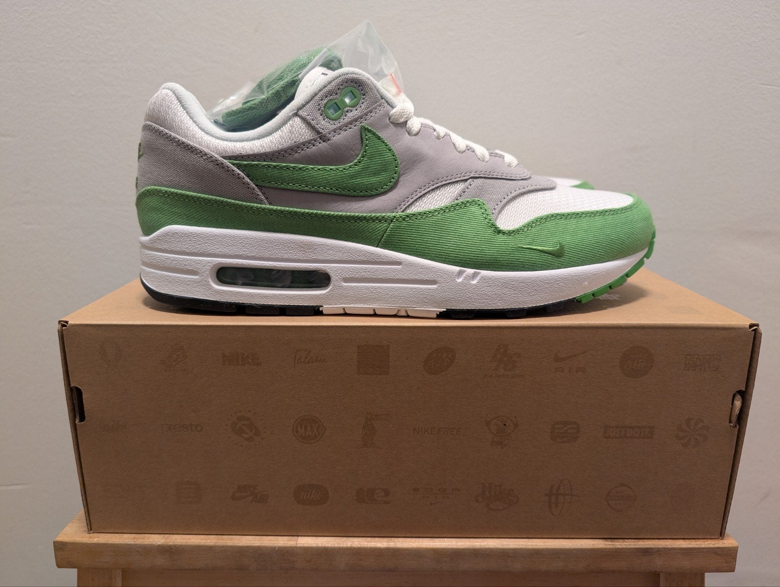 Nike Air Max 1 Patta 20th Anniversary Chlorophyll 43, Nike air max, Overige kleuren, Nieuw, Ophalen of Verzenden