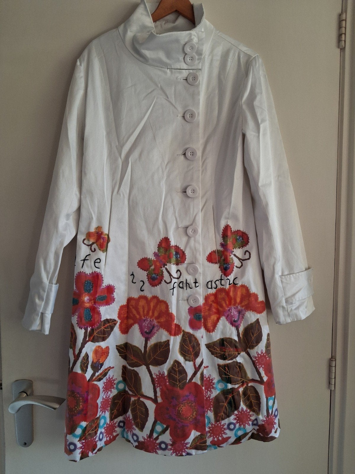 Desigual jas met bloemenprint en vlinders, maat 42, Wit, Maat 42/44 (L), Ophalen of Verzenden, Zo goed als nieuw