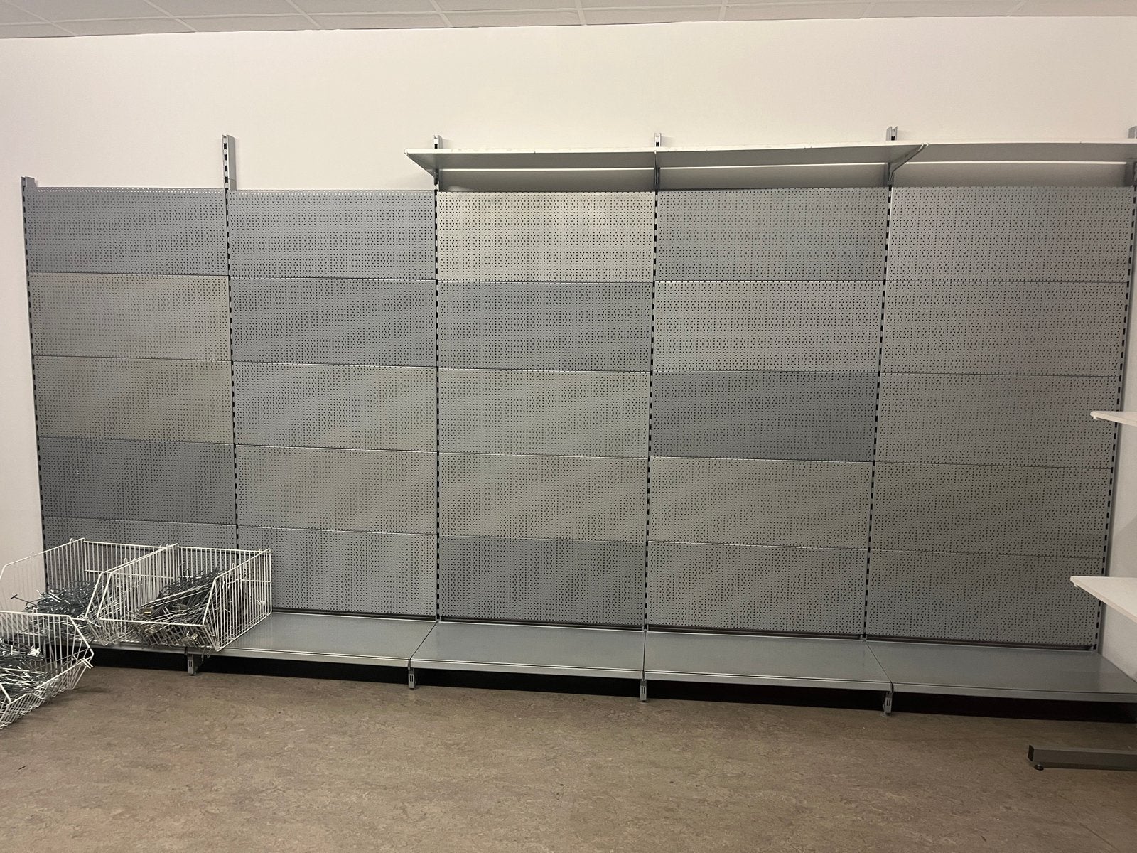 Magazijn wand. Perfowand en schappen stelling, Ophalen of Verzenden