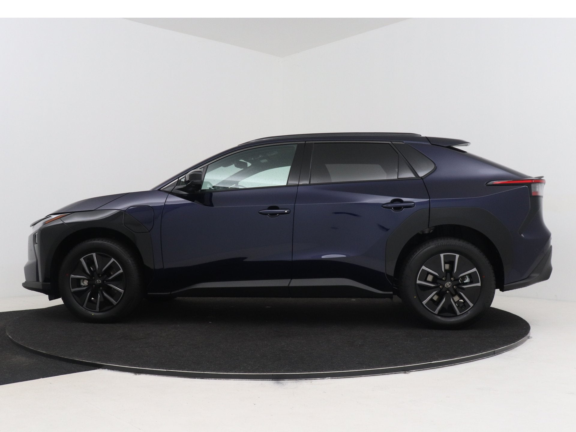Toyota Bz4x Executive 73 kWh | (bj 2026, automaat), Auto's, Toyota, Blauw, Leder en Stof, 559 km, Origineel Nederlands