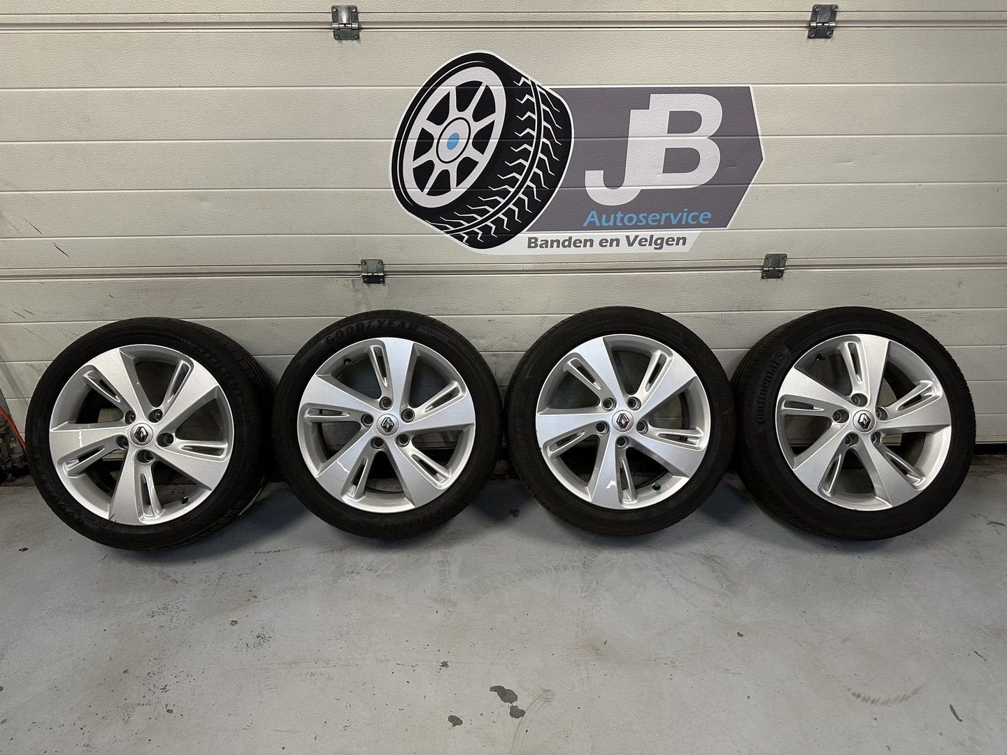 17inch Originele Renault RS Style Velgen! A merk band!, Auto-onderdelen, Gebruikt, -, -, Banden en Velgen