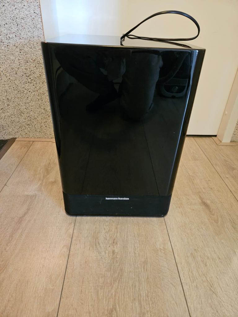 Harman Kardon subwoofer en 4 staande speakers