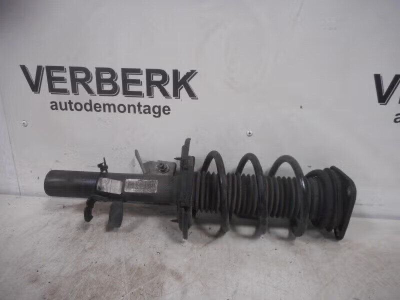 SCHOKBREKER RECHTS VOOR Ford Focus (BV6118045TBE), Auto-onderdelen, Gebruikt, Ophalen of Verzenden, Henry-Ford-Straße 1 50735 Köln, DE